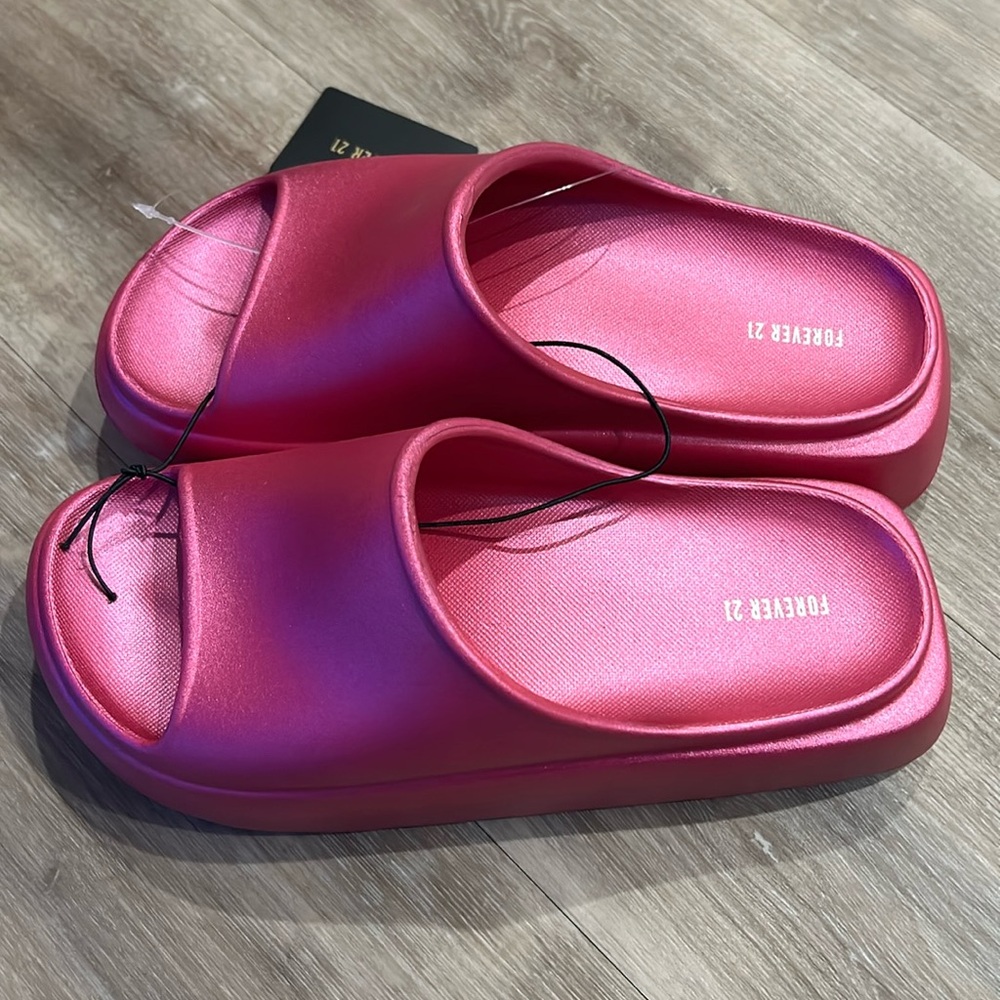 WoMen Slides - Picture 2 of 3